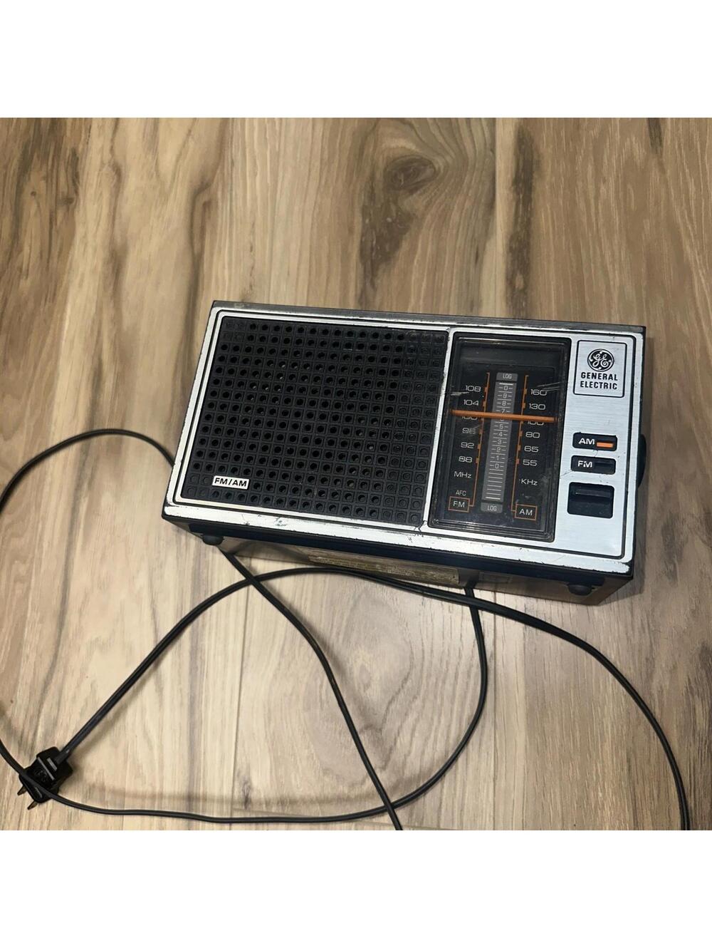 Vintage GE 7-4115B AM/FM Radio Walnut Grain Tested Working